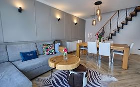 Apartament Heaven - Walentynkowy wystrój 115 m2 - kominek oraz wanna w sypialni , parking